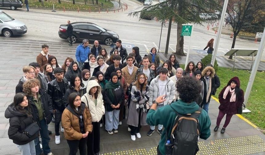 Anadolu Üniversitesi’nden 12. Sınıf Öğrencilerine Tanıtım Turları