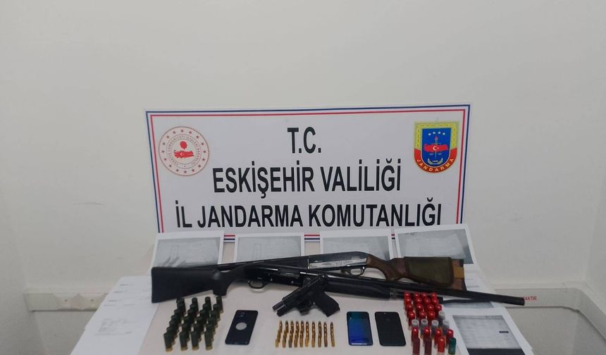 Eskişehir'de tefecilik yapan 3 şüpheliye jandarma operasyonu