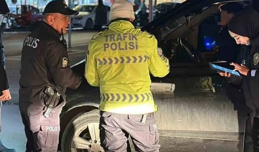 Polis ekiplerinden dev trafik denetimi: Çok sayıda uyuşturucu madde ve silah ele geçirildi