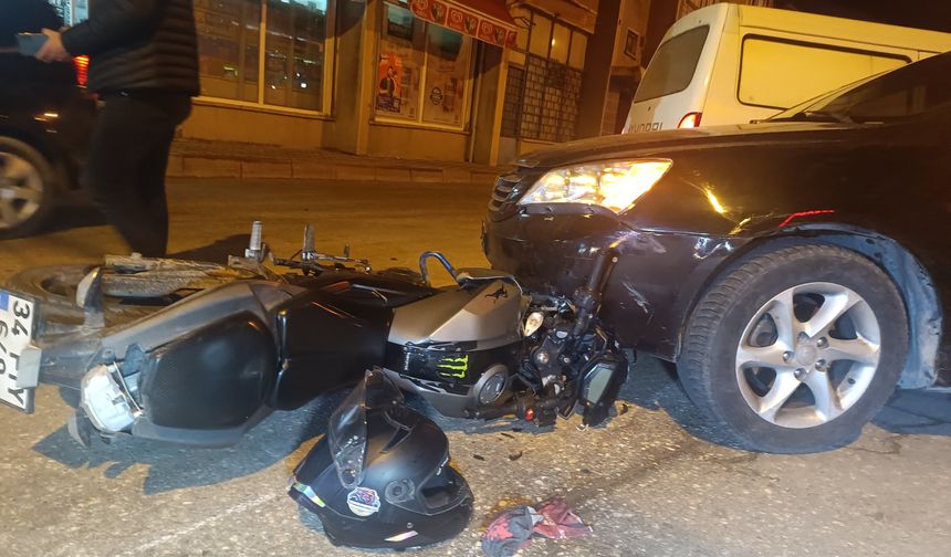 Eskişehir’de motosiklet otomobilin altına girdi: 1 yaralı