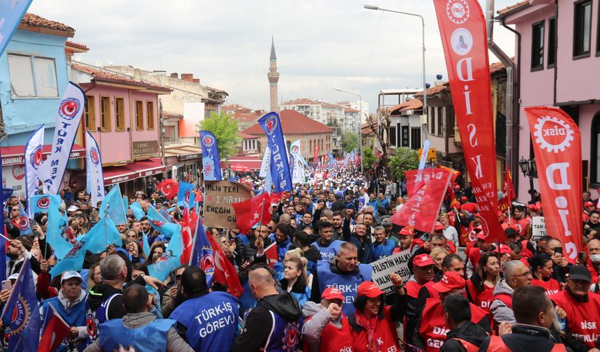 Eskişehir’de 1 Mayıs İşçi Bayramı coşkulu kalabalıkla kutlandı