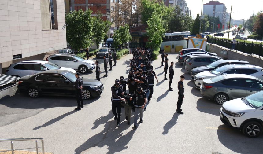 Eskişehir merkezli FETÖ operasyonunda 23 şüpheli yakalandı
