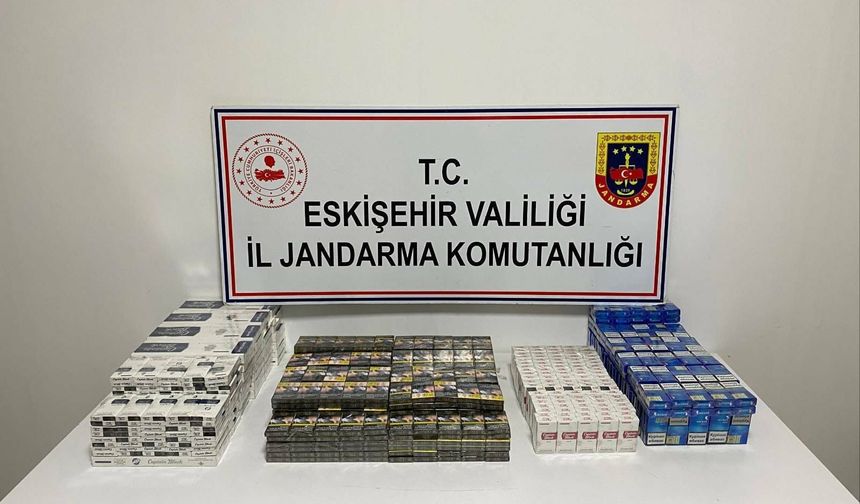 Eskişehir’de motosikletle taşınan 1100 kaçak sigara yakalandı