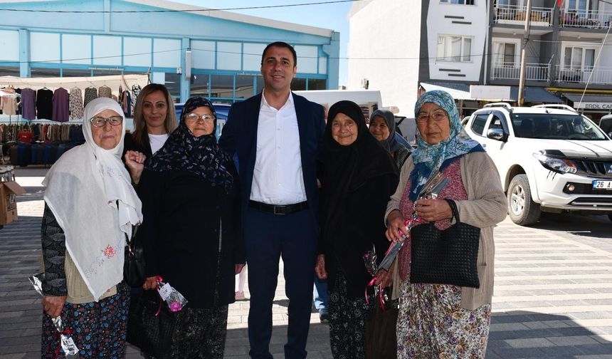 Beylikova Belediyesi’nden Anneler Günü’ne özel çiçek jesti