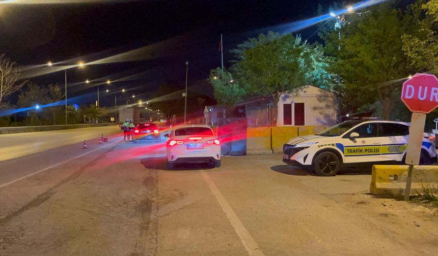 “Dur” ihtarına uymayan sürücü polis memuruna çarptı