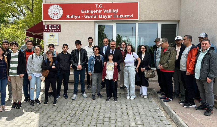 Kocaeli’nden Gelen Engelli Bireyler Eskişehir’i Keşfetti