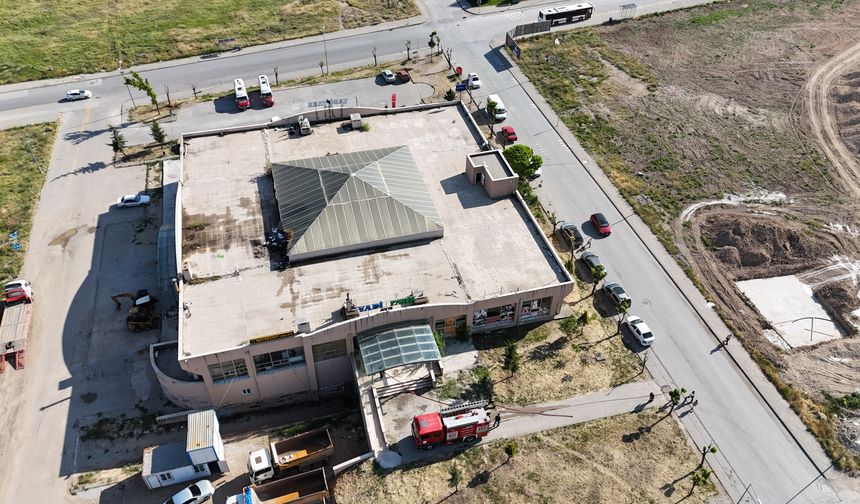 Eskişehir'de AVM çatısında çıkan yangın korkuttu