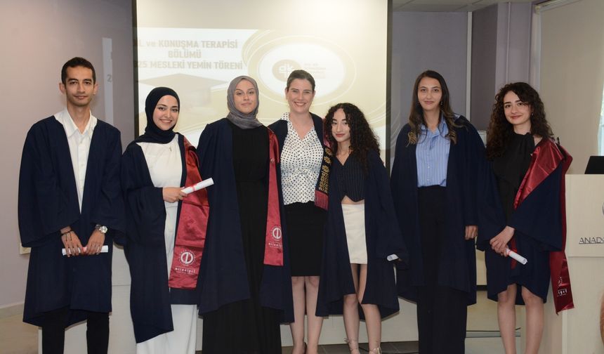 Anadolu Üniversitesi'nde Dil ve Konuşma Terapistleri Mesleki Yemini Etti