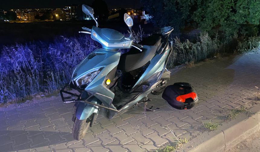 Eskişehir'de motosiklete çarpıp kaçan sürücü 2 kişiyi yaraladı