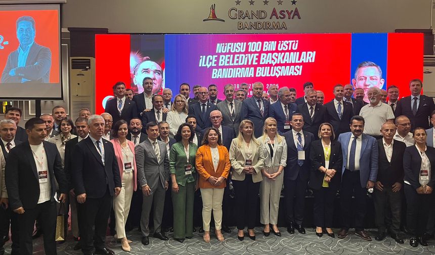 Başkan Kazım Kurt, CHP’li Belediye Başkanlarına "Gezici Oyunevi ve Kreş" Projelerini Anlattı