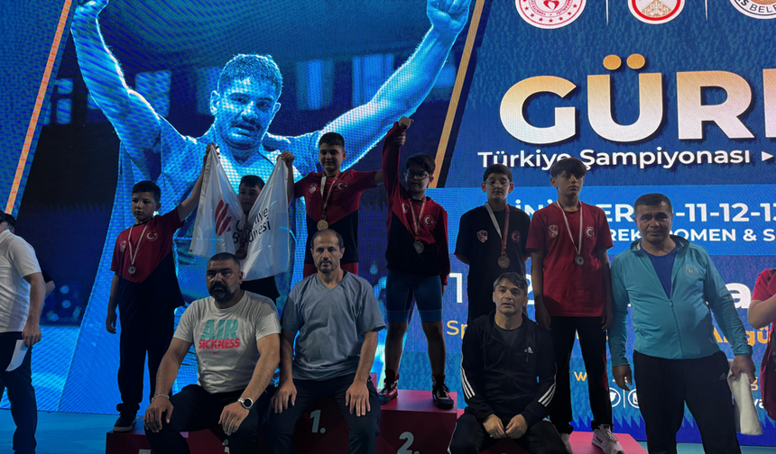 Eskişehir'in gururu güreşçiler