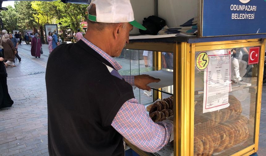 Kanser olmasına rağmen günde 12 saat çalışıyor