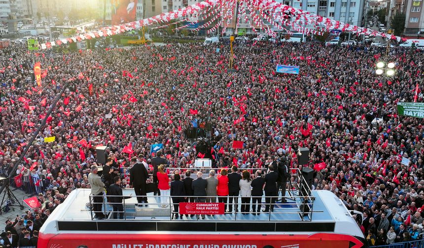 “Bu Millet Ayakta, Eskişehir, Türkiye Ayakta"