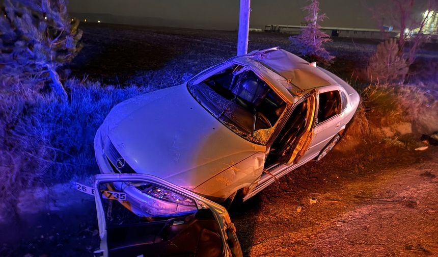 Eskişehir’de Kontrolden Çıkan Araç Taklalar Atarak Şarampole Devrildi