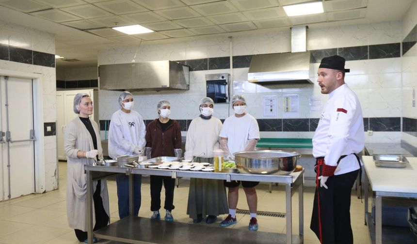 Öğrenciler Yöresel Tatları Yaparak Eğlendi ve Öğrendi