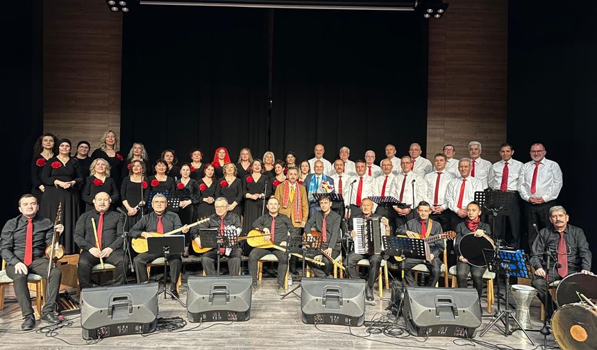 Eskişehir’de Türk Halk Müziği Gecesi Salonları Doldurdu