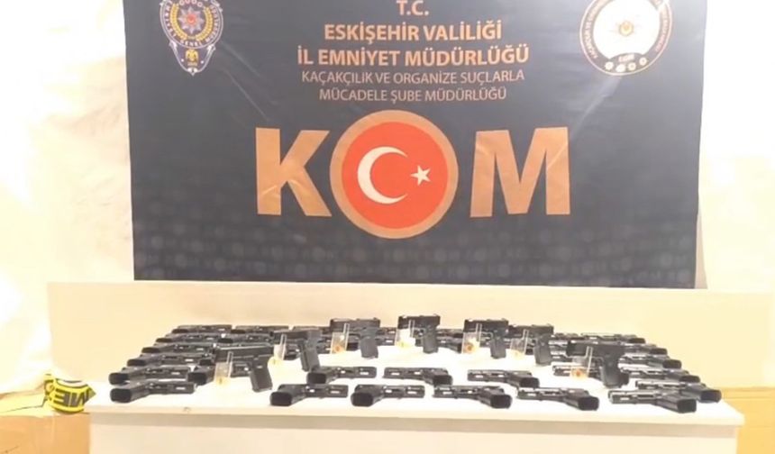 Eskişehir Girişinde Çekici Üzerindeki Araçtan Silah Cephanesi Çıktı