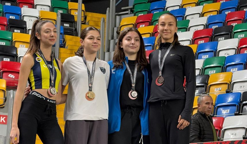 Eskişehirli Sudenaz Bayram, U20 Türkiye Salon Şampiyonası’nda Türkiye Üçüncüsü Oldu