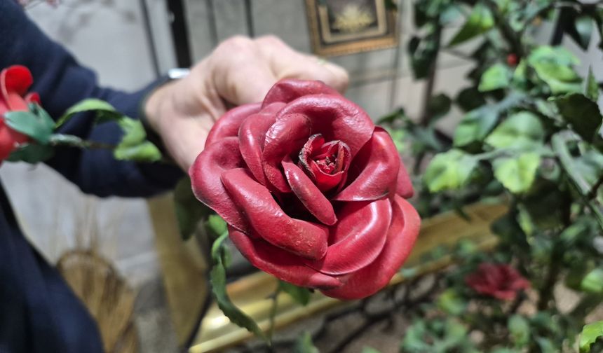 Atık Şişelerden Gül Ağacı: Geri Dönüşüme Sanatsal Dokunuş