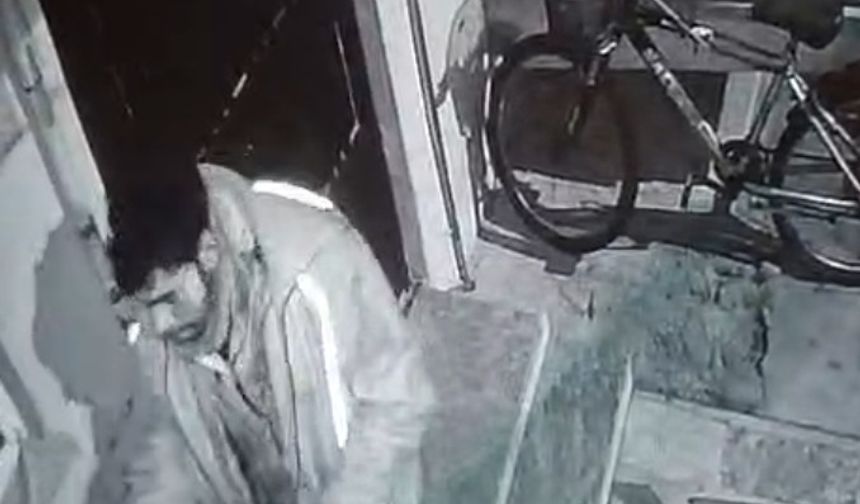 Eskişehir’de Balkonlardan Motosiklet Ekipmanı Çalan Şüpheli Kamerada