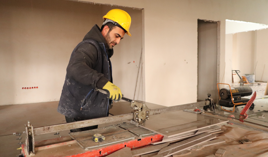 Eskişehir’de Dondurucu Soğuklara Karşı İnşaat İşçilerinden Pratik Çözüm