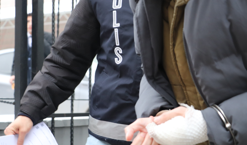 Eskişehir’de Üvey Oğlu Tarafından Bıçaklanan Adam Hayatını Kaybetti