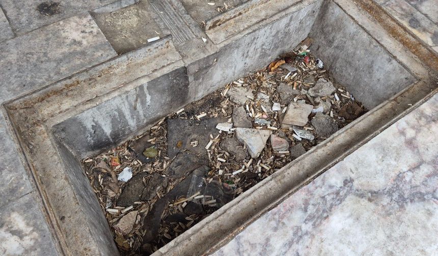 Tarihi Çeşme Duyarsızlığa Yenik Düştü: Muhtardan “Lütfen Koruyalım” Çağrısı