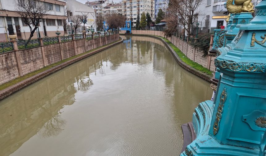 Eskişehir’de Yağış Sonrası Porsuk Çayı Kahverengiye Büründü