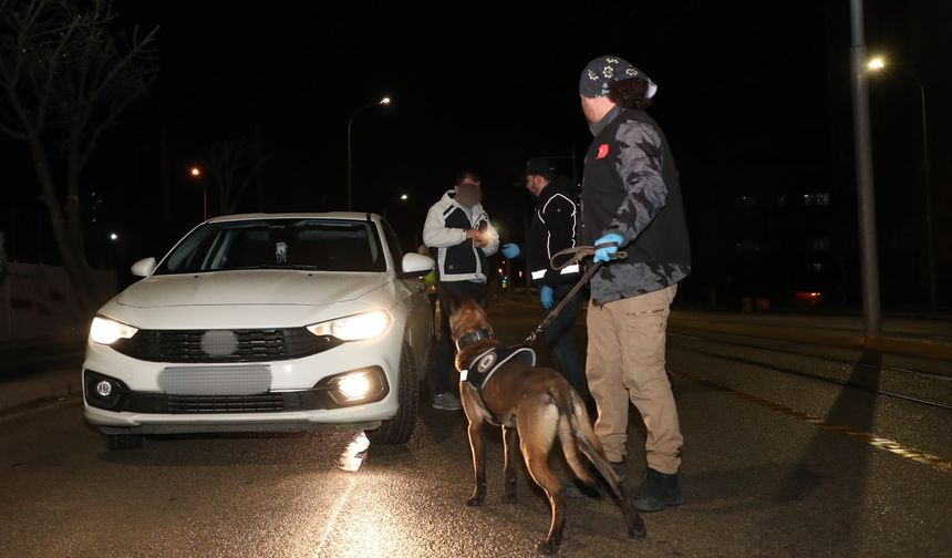 Eskişehir’de Huzur Uygulaması: Sultandere 75. Yıl Mahallesi’nde Geniş Çaplı Denetim