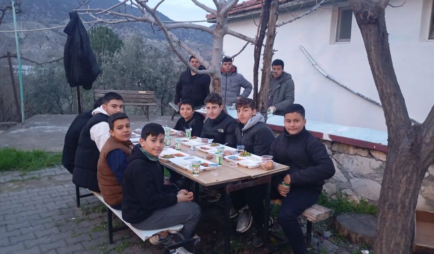 Sarıcakaya Müftüsü Altunbaş, Mayıslar Mahallesi'nde iftar sofrasına konuk oldu