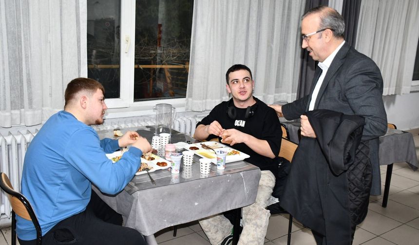 İl Milli Eğitim Müdürü Aydın, öğrencilerle iftar yaptı