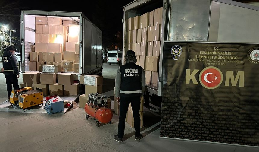 Eskişehir’de 5 milyon 800 bin makaron ve kilolarca kaçak tütün ele geçirildi