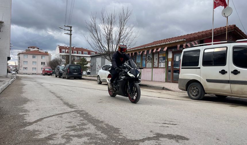 Bisikletliye önce tokat attı, sonra yerden kaldırdı