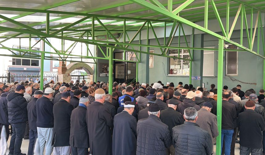 Babasının öldürdüğü 13 yaşındaki kız toprağa verildi