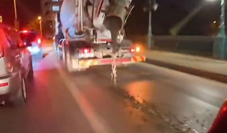 Yola beton dökerek seyreden mikser kameraya yansıdı