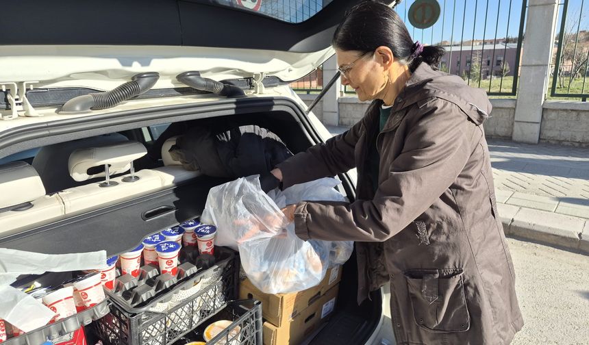 Emekli Öğretmen Hayatını Yardıma Adadı