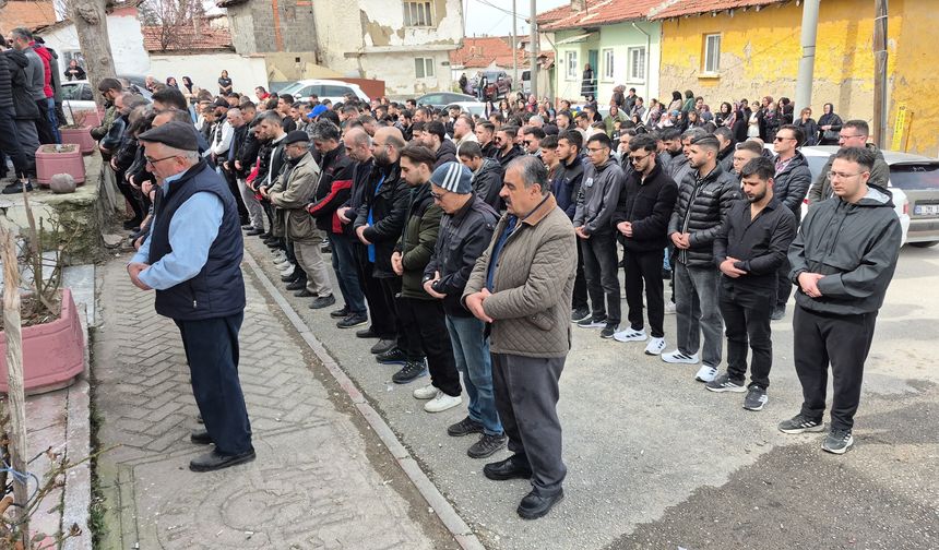 20 Yaşındaki Emirhan Son Yolculuğuna Uğurlandı