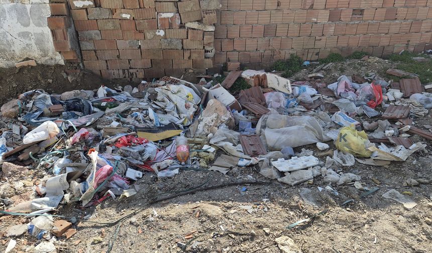 Eskişehir’de Çöp Tepkisi: Boş Arazi Tehlike Saçıyor