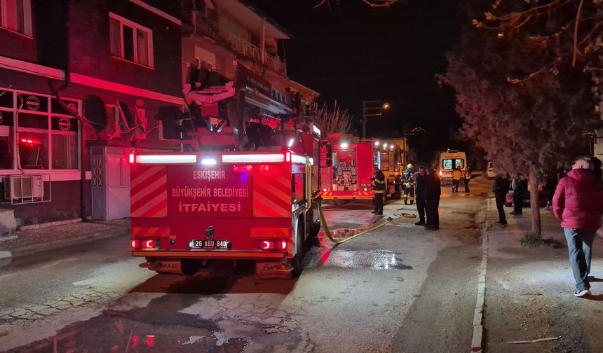 Eskişehir’de Gece Yangını: 1’i Bebek 3 Kişi Yaralandı