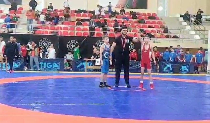 Eskişehirli Genç Güreşçiler Bilecik’ten Madalyayla Döndü