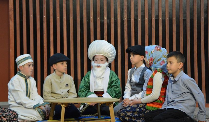 Eskişehirli Minikler Nasreddin Hoca’yı Sahneye Taşıdı: Festivalde Kahkaha Tufanı