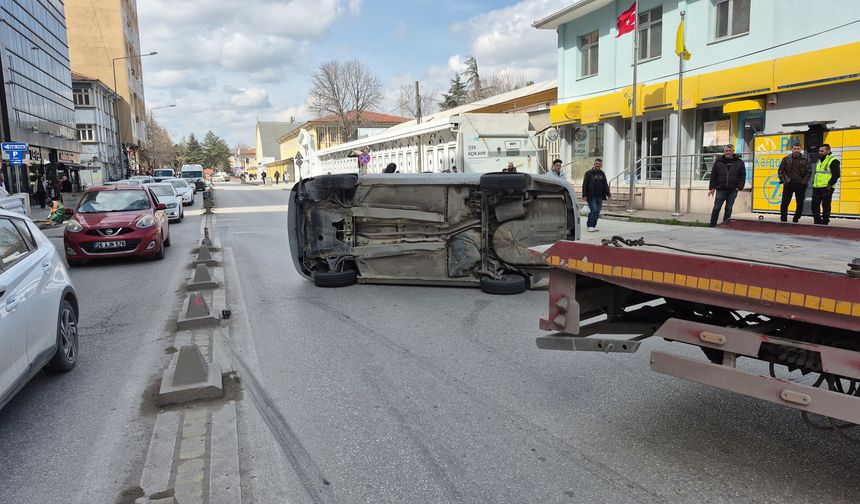 Kontrolden Çıkan Araç Yan Yattı