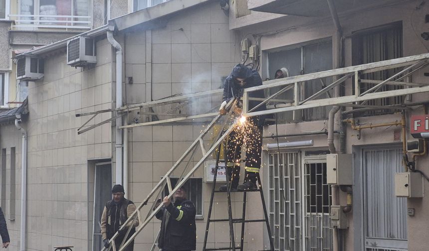 Eskişehir’de Sağanak Yağış Etkili Oldu: Yağmur Altında Tehlikeli Kaynak Mesaisi