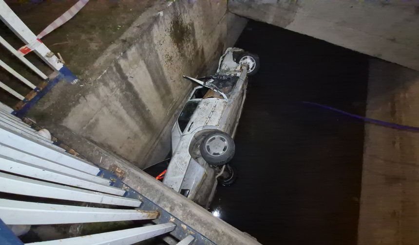 Otomobil 5 metrelik sulama kanalına uçtu