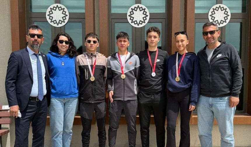Eskişehirli Atletler Konya'daki Şampiyonadan Madalyalarla Döndü