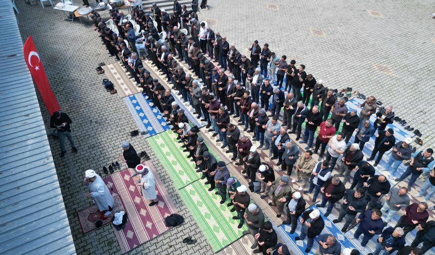 Sivrihisar’da Yüzlerce Kişi Yağmur ve Şükür Duasında Buluştu