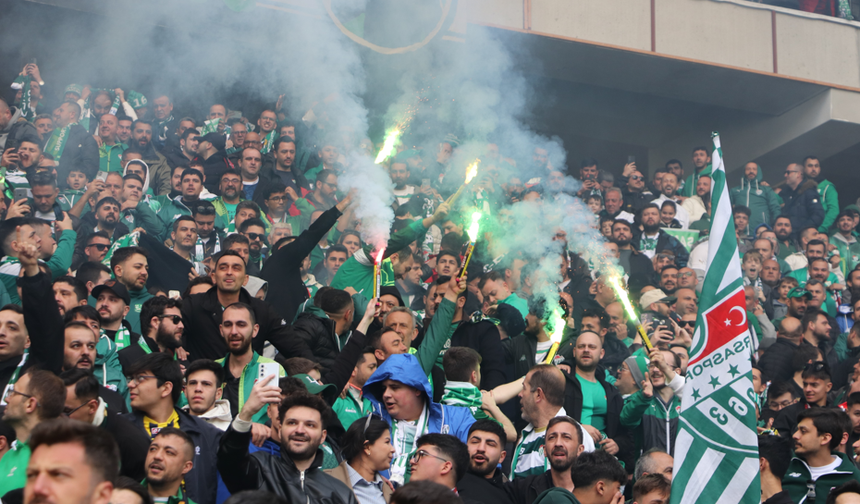 On binler tribünleri yeşil-beyaza boyadı