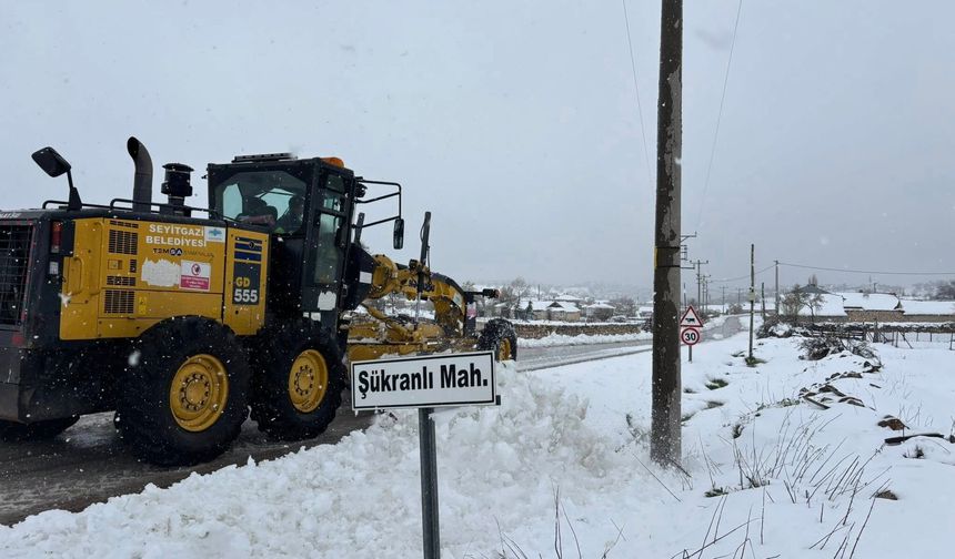 Seyitgazi'de yoğun kar yağışı