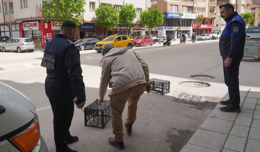 Büyükşehir Zabıtasından yaya kaldırımlarında işgal denetimi