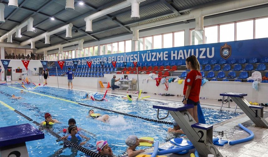 Eskişehir Büyükşehir Belediyesi yüzme kursu kayıtlarını başlatıyor